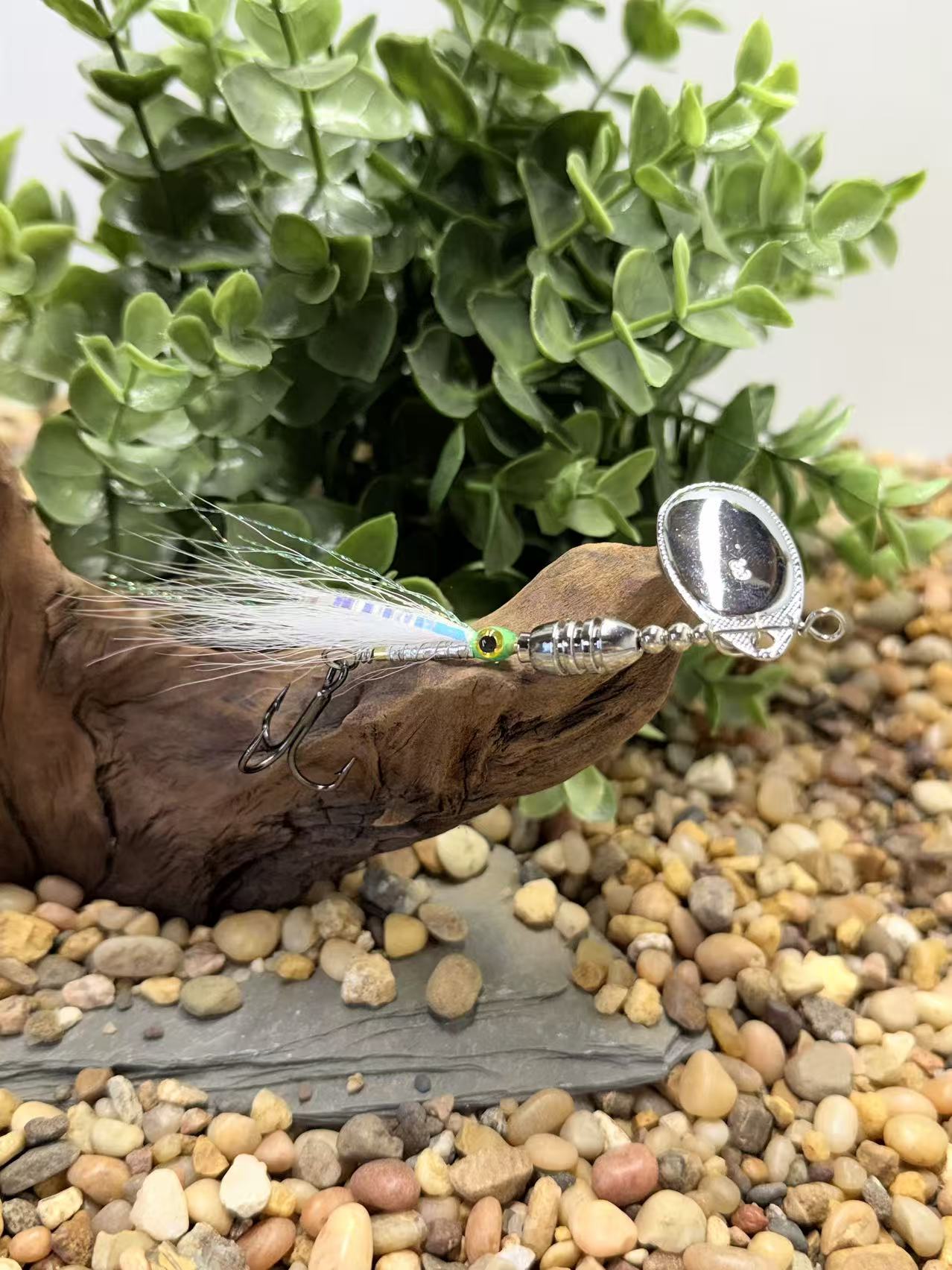Rizing Rivers "TruFlow" Buck Tail Spinner (White)